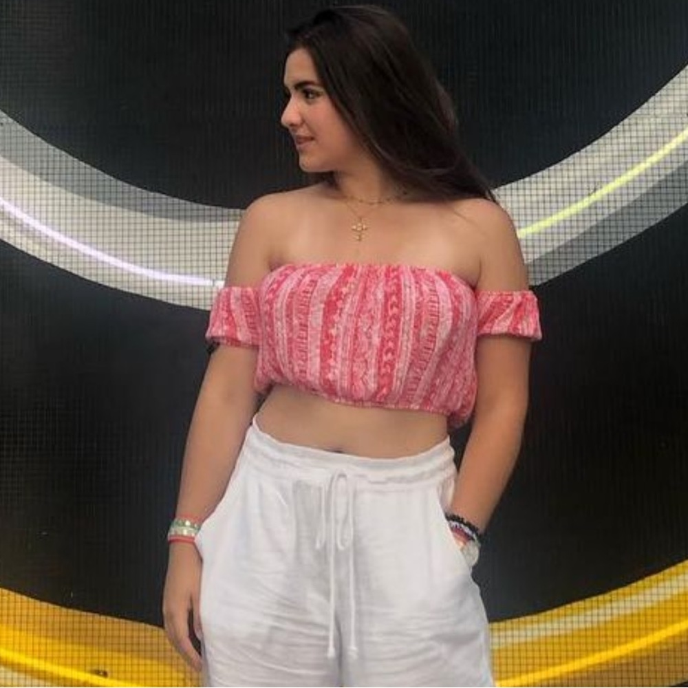 Crop top with Hawaiian print very casual